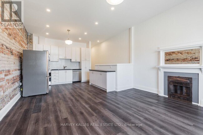 Photo du bâtiment - 657 St Clair Ave W