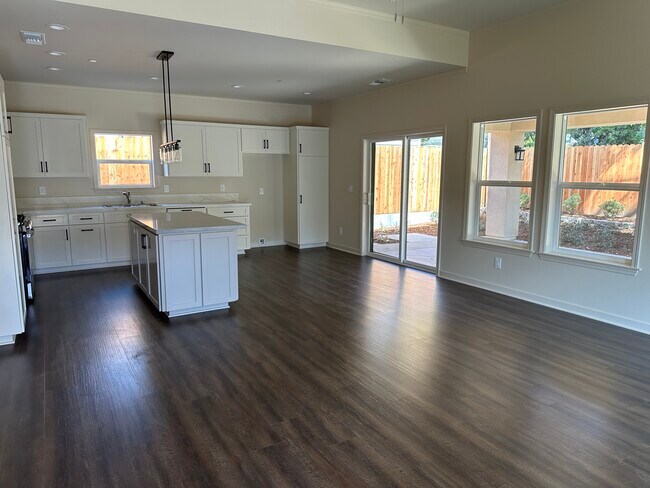 Kitchen - 222 N Minnesota Ave