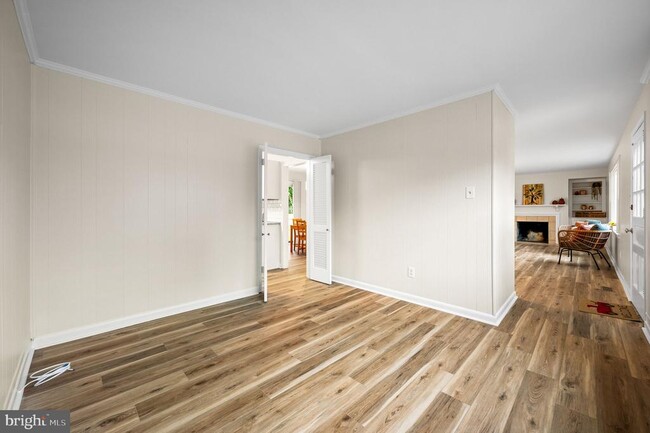 Building Photo - 7 E Rhodes Ave