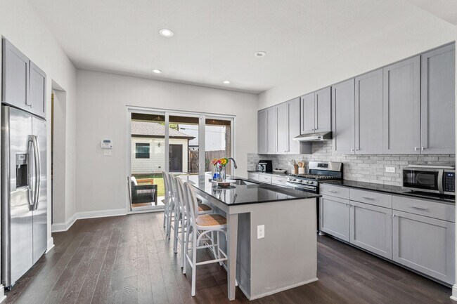 Foto del edificio - 3207 Forest Park Blvd