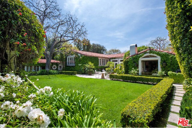 Foto principal - 906 N Roxbury Dr
