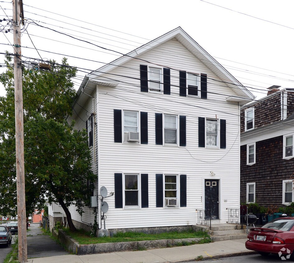 Building Photo - 1242 Pleasant St