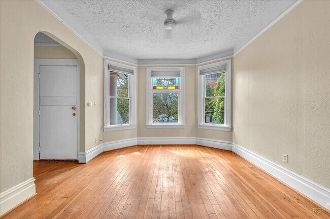Building Photo - 3032 N Williams Ave