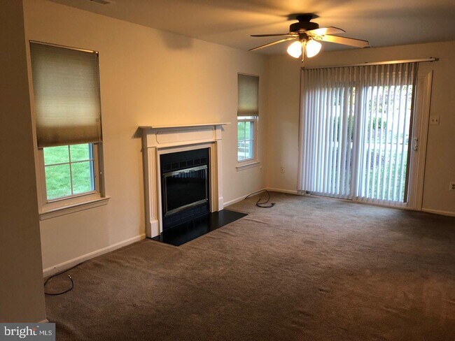 Building Photo - 1110 Mews Dr