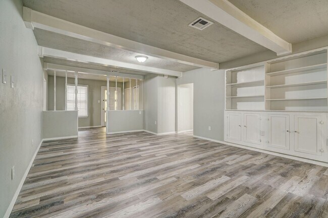 Foto del edificio - 11701 Jeffery Rd