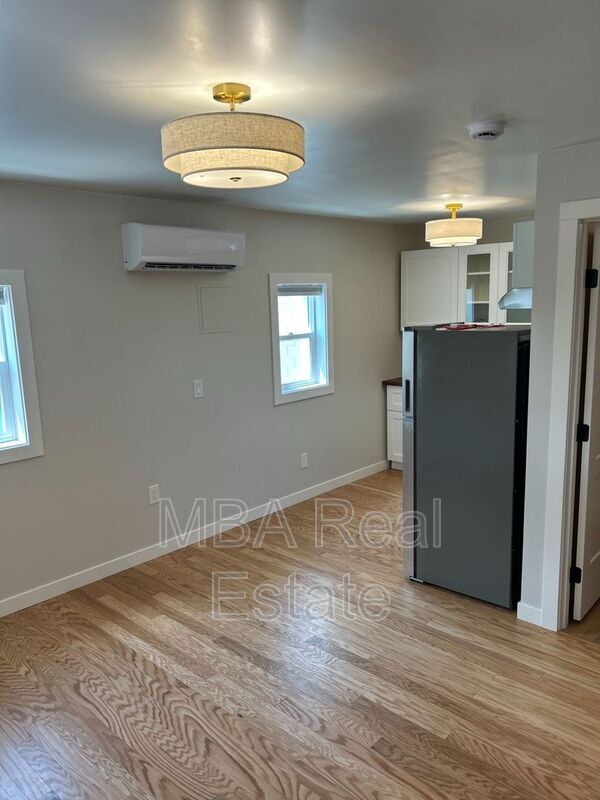 Foto del edificio - 1338 W Monroe St