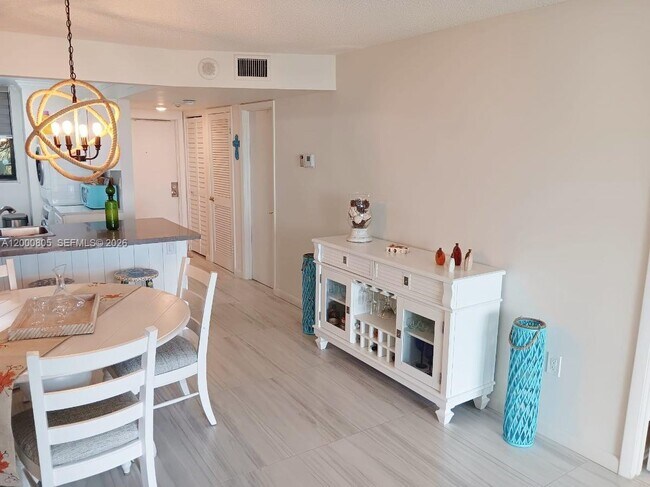 Foto del edificio - 9900 S Ocean Dr