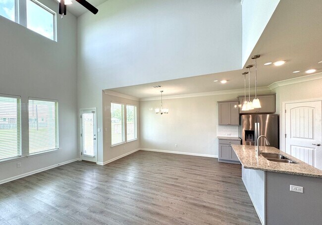 Foto del edificio - Spacious 4BR/3BA Townhouse in Desirable Be...
