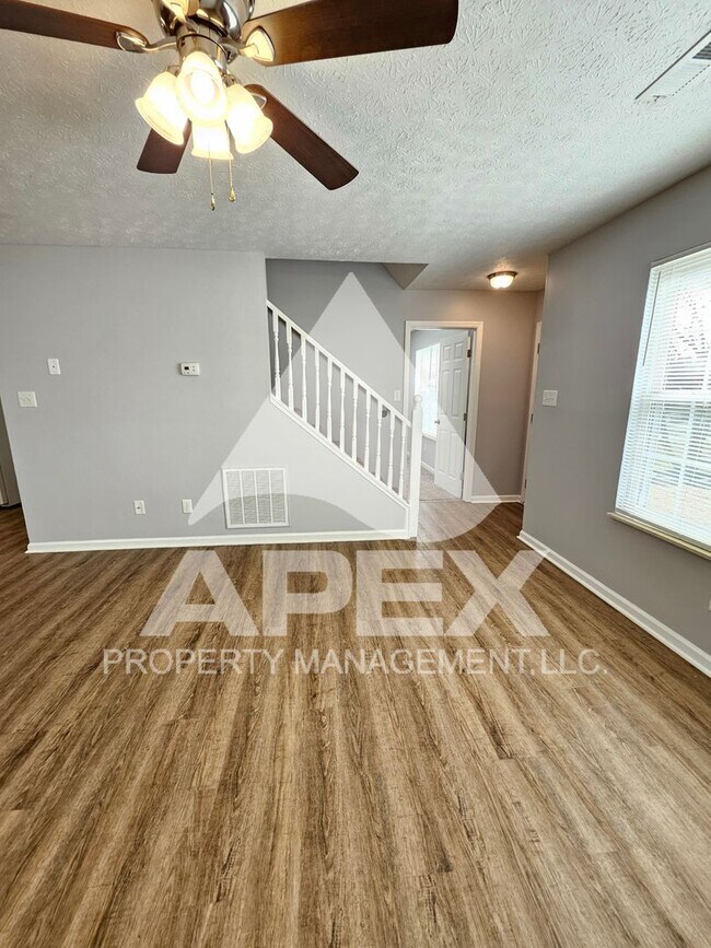 Foto del edificio - **MOVE-IN SPECIAL** 1/2 off 1st month! Bea...