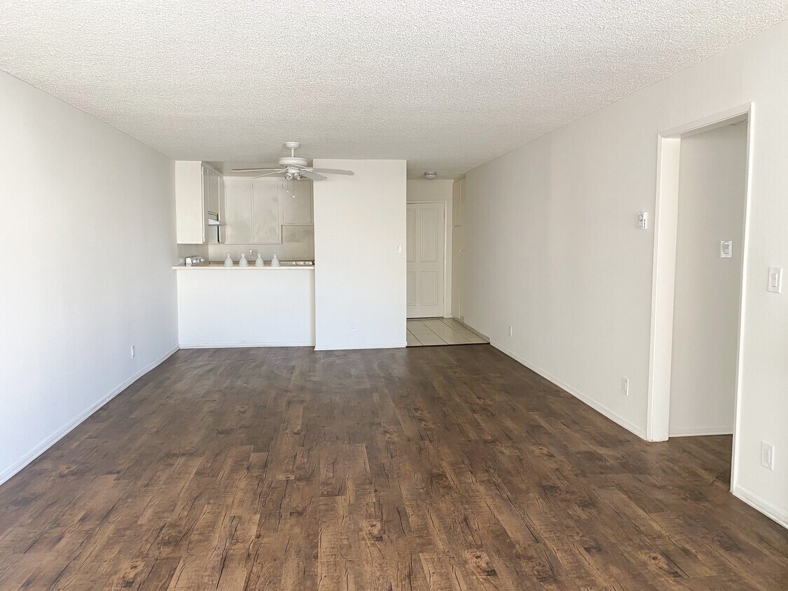 Foto principal - 1820 S Bentley Ave