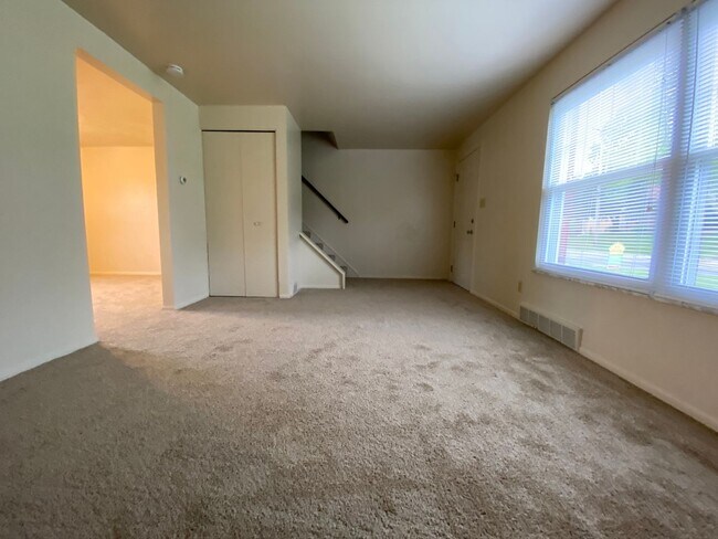Foto del edificio - 2BR Townhome at Regency Place! Spacious Ro...