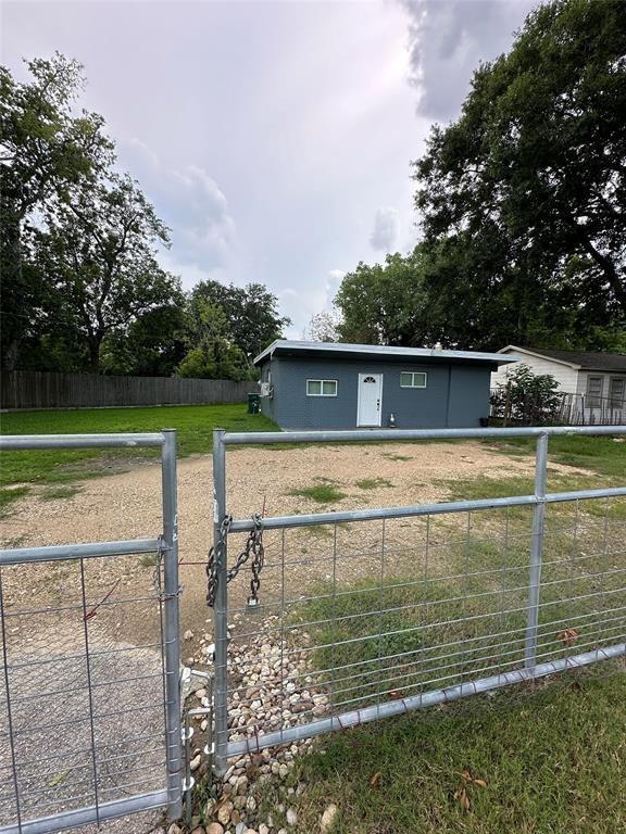 Building Photo - 614 Ross St