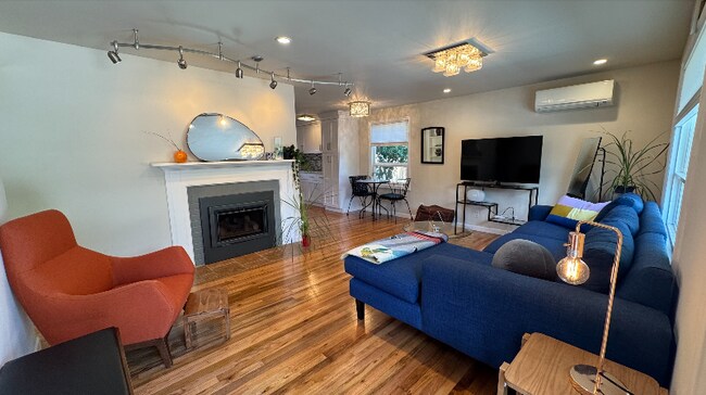 Foto del edificio - 5258 S Cloverdale Pl