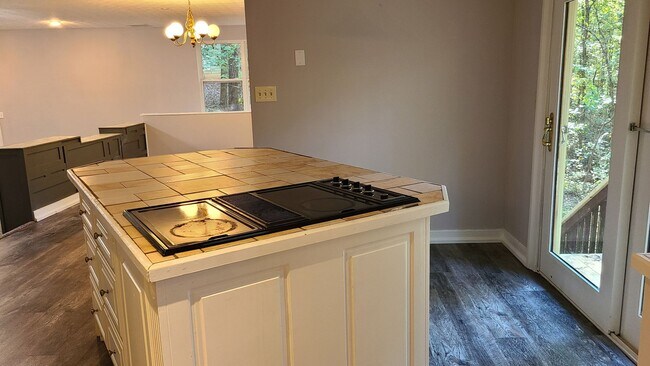 Building Photo - 3 Bedroom 2 Bath Home - Cul-de-sac, Newnan...