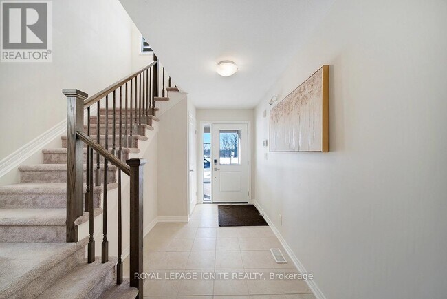 Photo du bâtiment - 328 Julia Dr