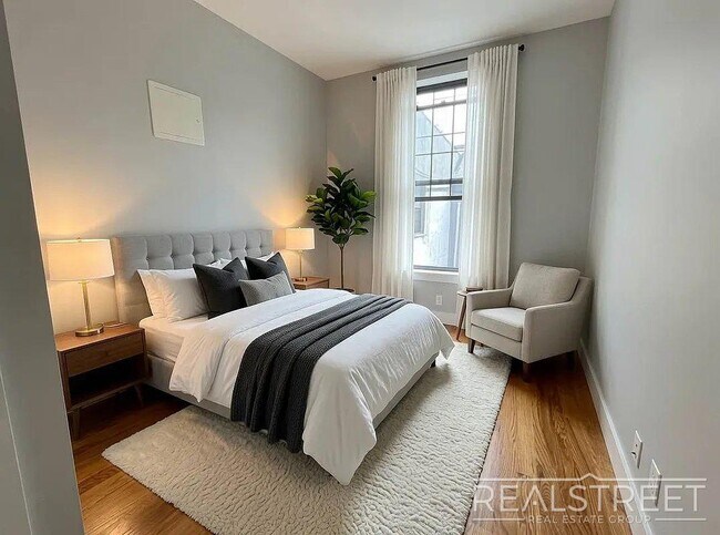 Foto del edificio - Renovated 3 Bed / 2 Bath Apartment Near the L Train in Prime East Williamsburg