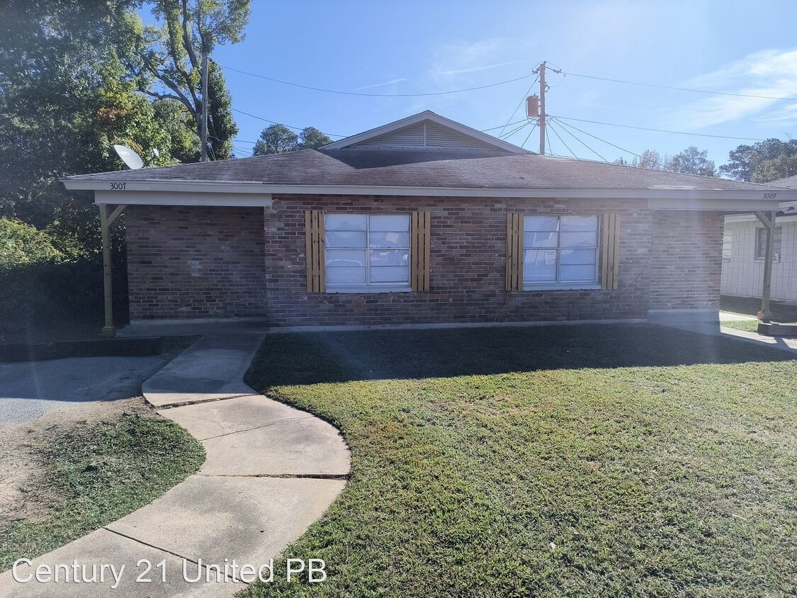 Primary Photo - 2 br, 1 bath House - 3007 S Catalpa