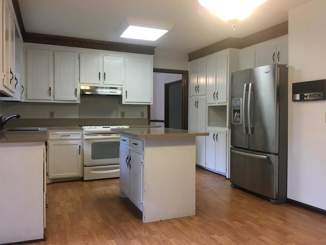 Building Photo - 202 Shaftesbury Ln