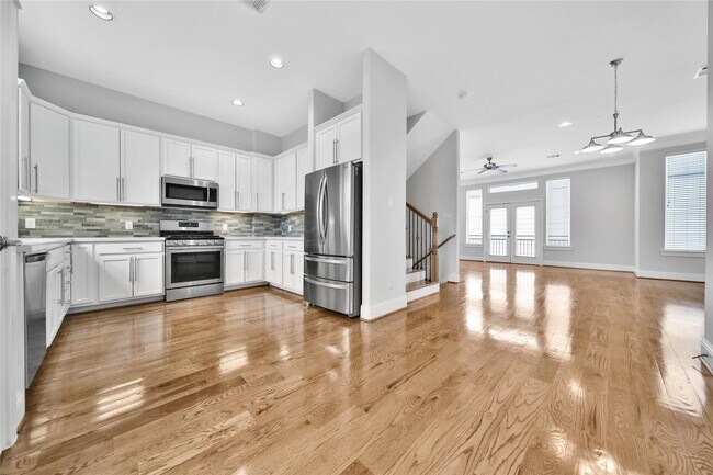 Building Photo - 626 E 28th St