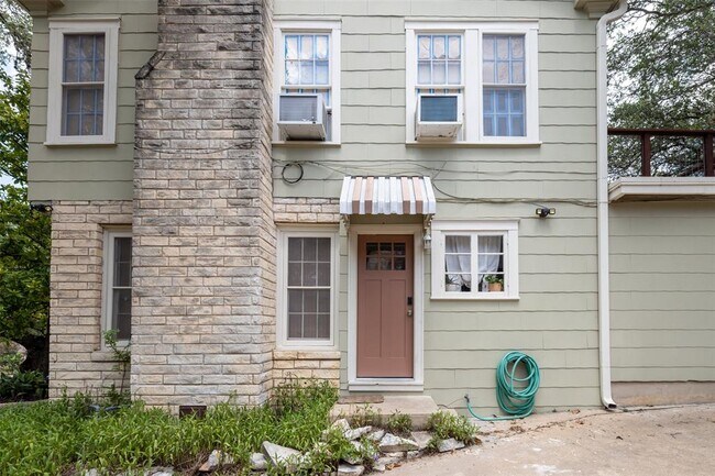 Foto del edificio - 4811 Shoalwood Ave