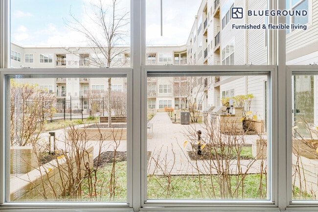 Building Photo - 333 Great River Rd