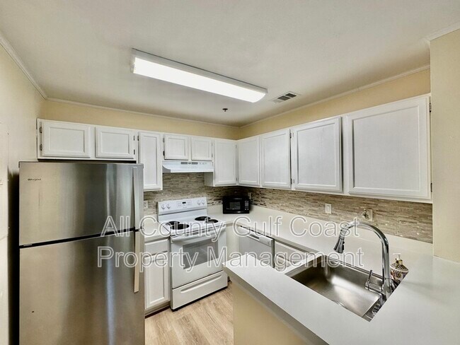 Building Photo - 4024 Crockers Lake Blvd