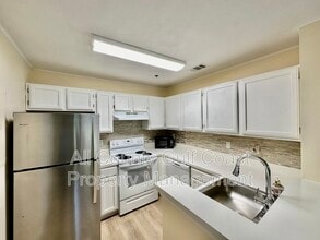 Building Photo - 4024 Crockers Lake Blvd