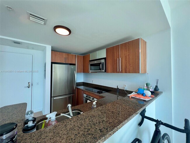 Foto del edificio - 300 S Biscayne Blvd