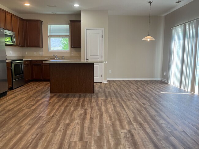 Building Photo - 2304 Pear Tree Ln