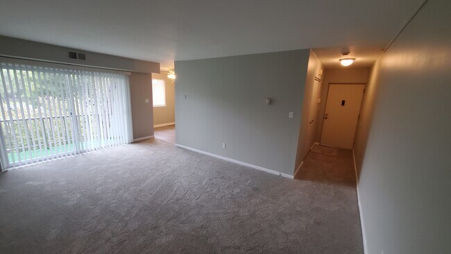 Building Photo - 44 Courtside Dr
