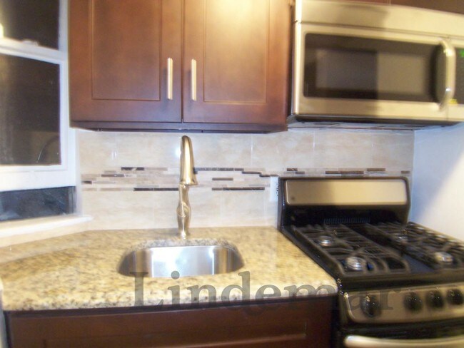 Building Photo - 430 E 83rd St