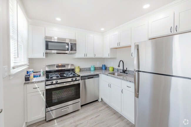 3 BR, 1.5 BA - Bullocks Point Townhomes