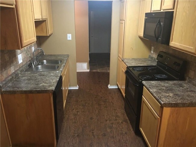 Building Photo - 4405 Willow Tree Dr