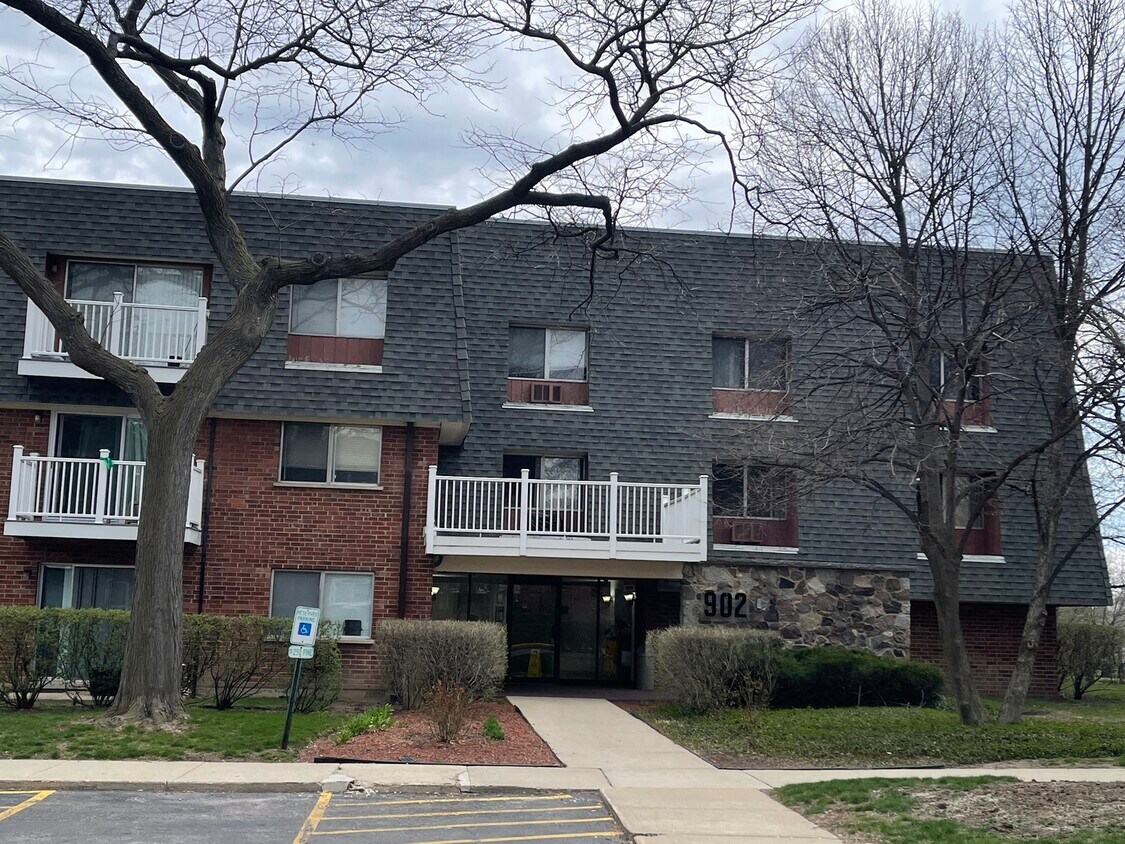 Primary Photo - 902 Ridge Square