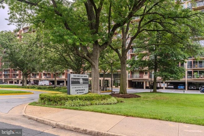 Building Photo - 1300 Army Navy Dr