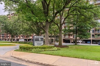 Building Photo - 1300 Army Navy Dr