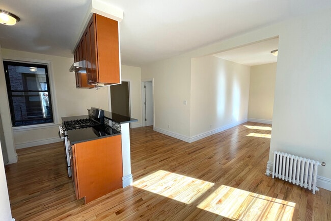 Building Photo - 251 W 87th St