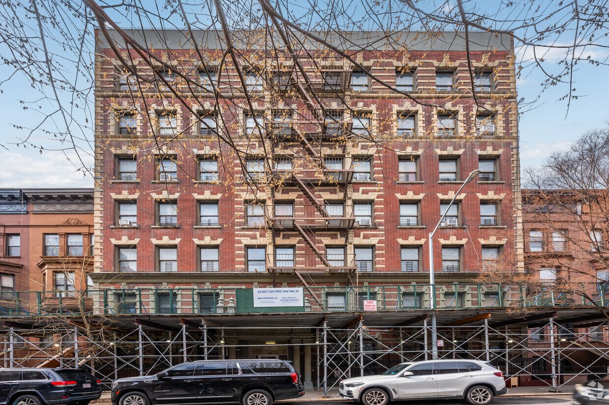 Building Photo - 218 W 112th St
