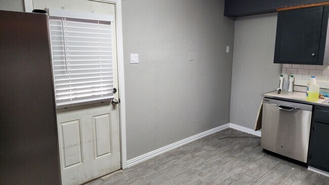 Building Photo - 3 Bedroom Single Family Home in Grand Prairie