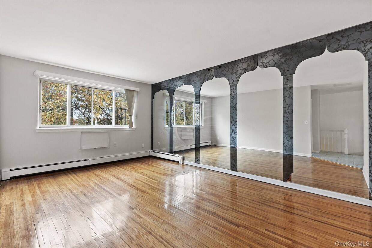 Foto principal - 815 Throgs Neck Expy