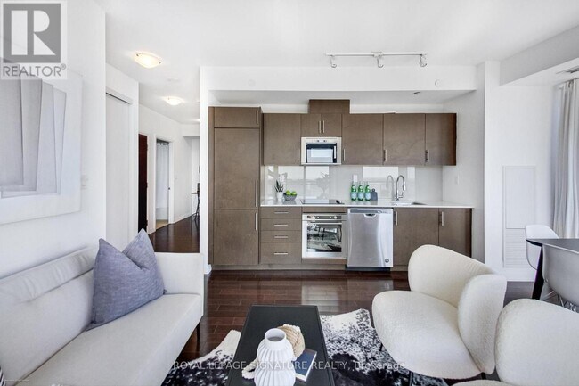 Photo du bâtiment - 460-1460 Adelaide St E