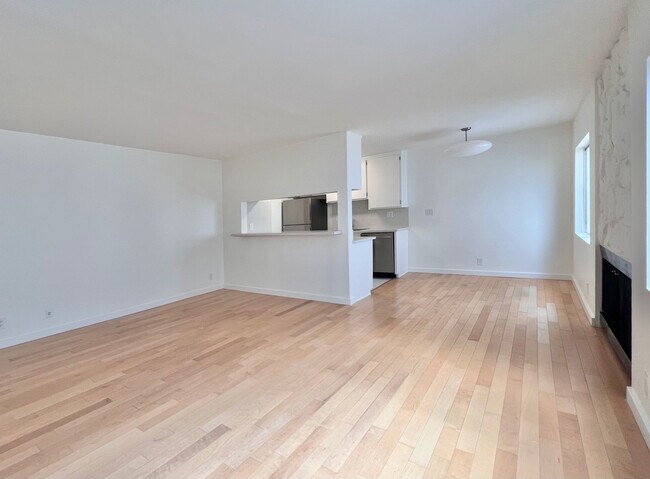 Building Photo - 11639 Chenault St