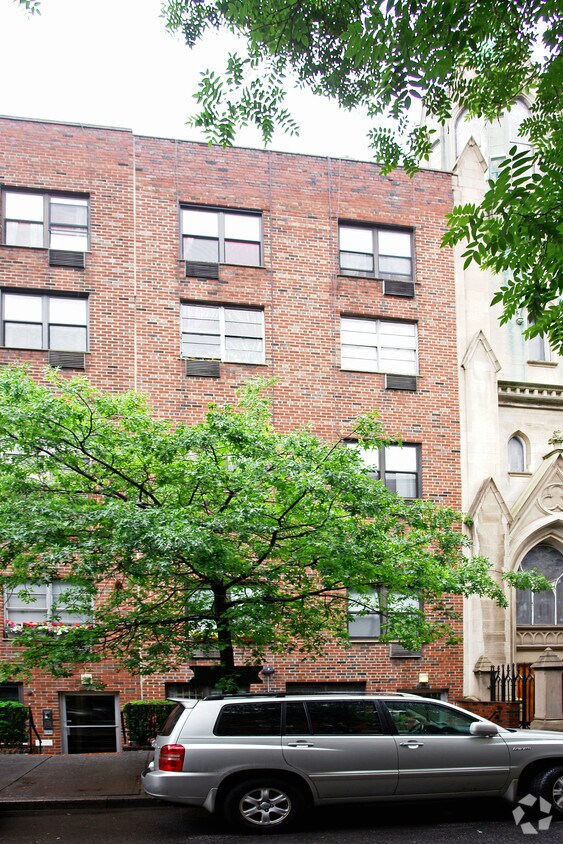 Foto del edificio - 317 W 22nd St