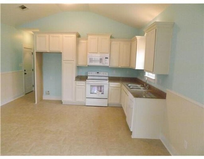 Building Photo - ADORABLE 3 BED, 2 BATH BEACH COTTAGE - GUL...