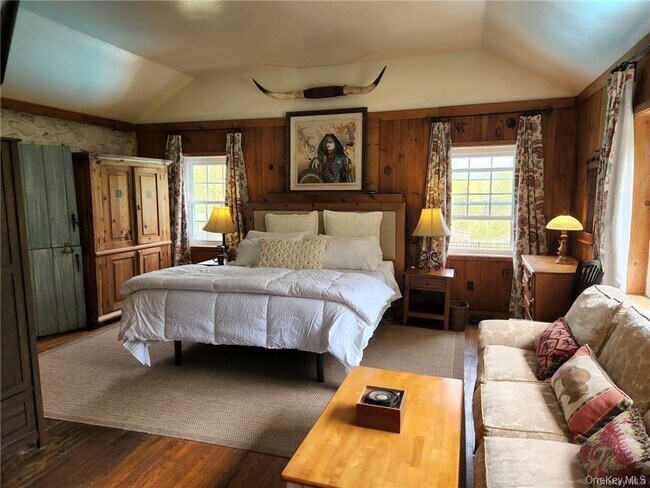 Foto del edificio - 649 Lakes Rd