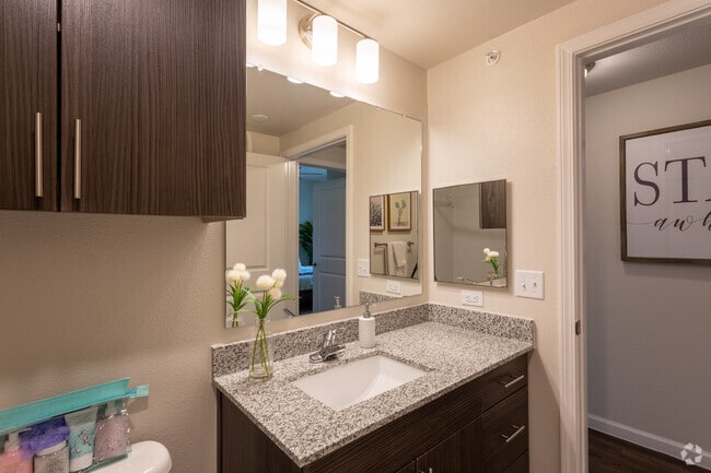 2 BR, 2 BA 960 SF - Eastridge