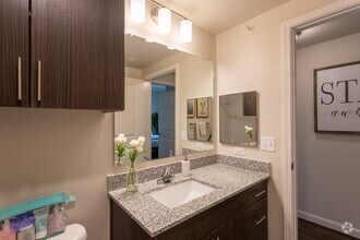 2 BR, 2 BA 960 SF - Eastridge