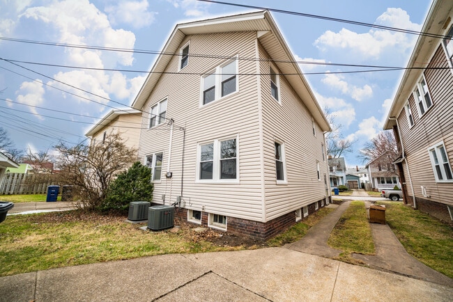 Building Photo - 2085 Marlowe Ave