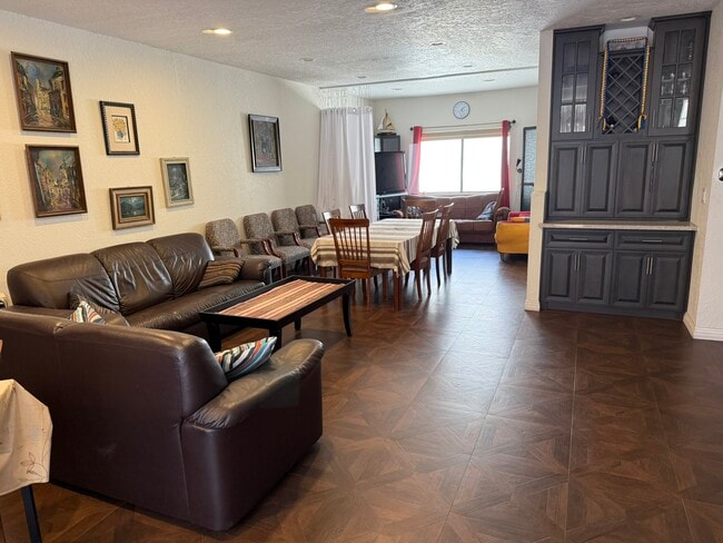 Sala de estar - 3647 Keystone Ave