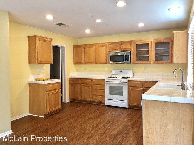 Building Photo - 4 br, 2.5 bath House - 372 Spring Canyon Way